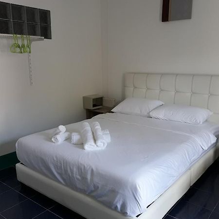 Chinn House Karon Екстер'єр фото